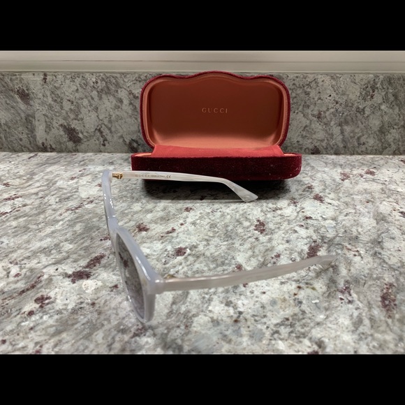 SOLD ‼️ Authentic Mother of Pearl Gucci Sunglasses - Picture 3 of 8